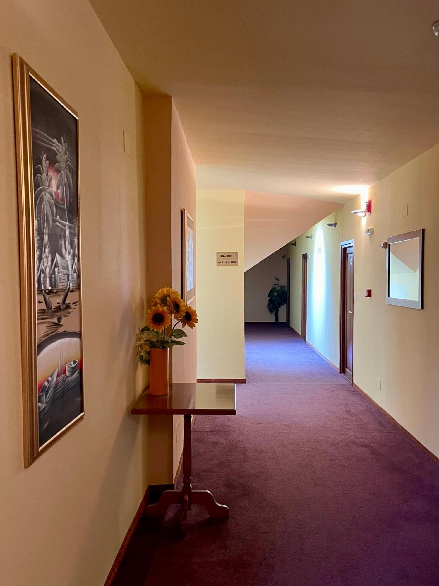 Hotel Lucy Star Клуж-Напока Екстериор снимка