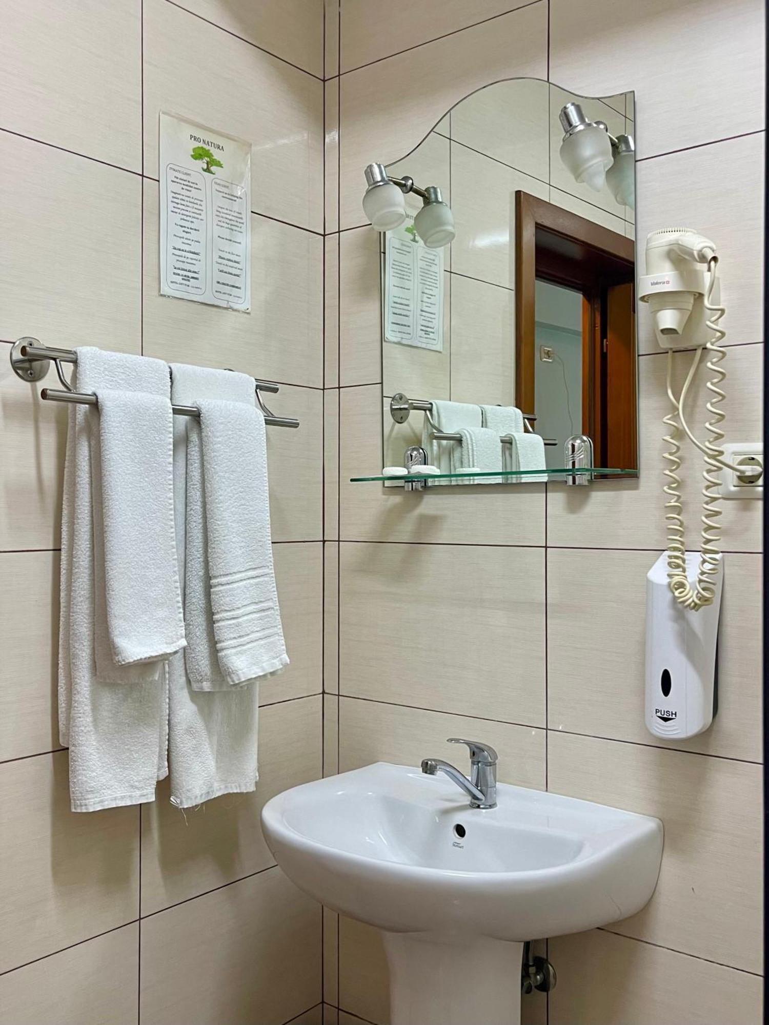 Hotel Lucy Star Клуж-Напока Екстериор снимка
